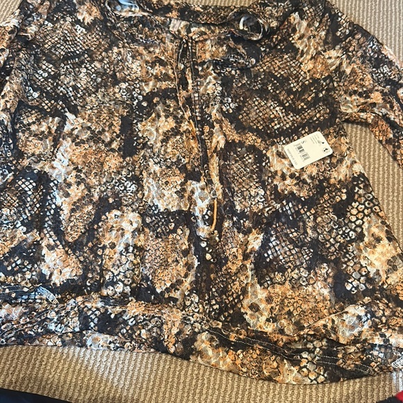 (5 for $75) NWT FREE PEOPLE about for the night oversized top in snake combo - Picture 8 of 13
